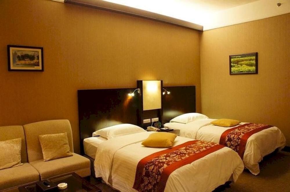 Golden Dragonball Hotel Guilin Bagian luar foto