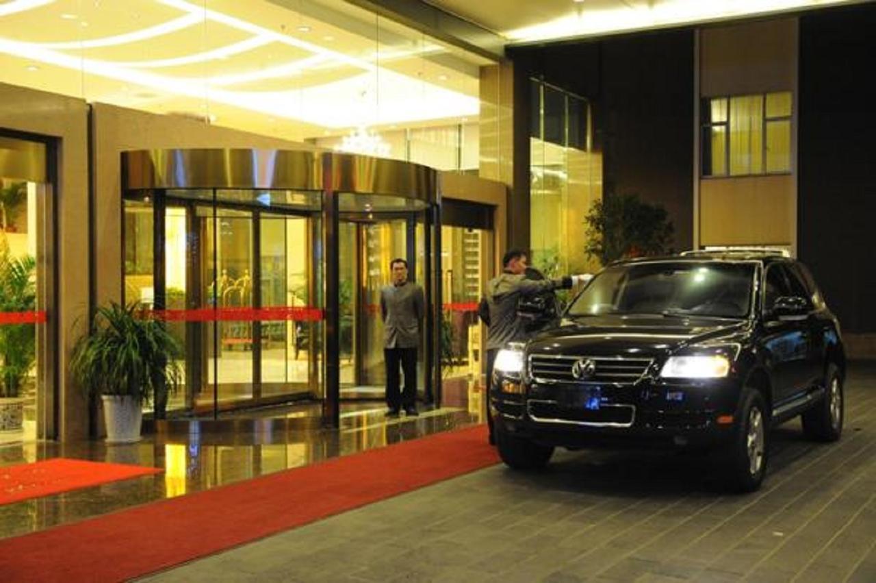 Golden Dragonball Hotel Guilin Bagian luar foto
