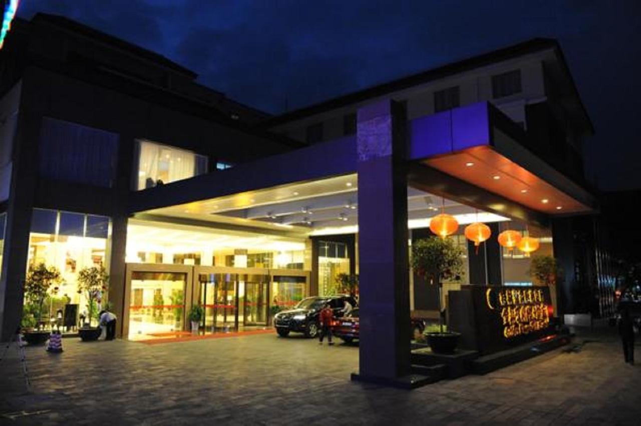 Golden Dragonball Hotel Guilin Bagian luar foto