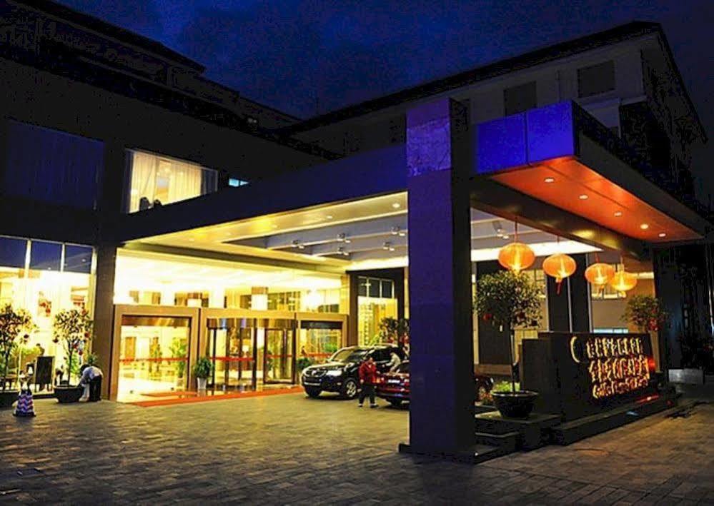 Golden Dragonball Hotel Guilin Bagian luar foto