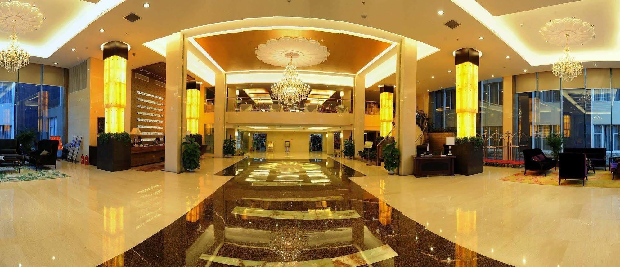Golden Dragonball Hotel Guilin Bagian luar foto
