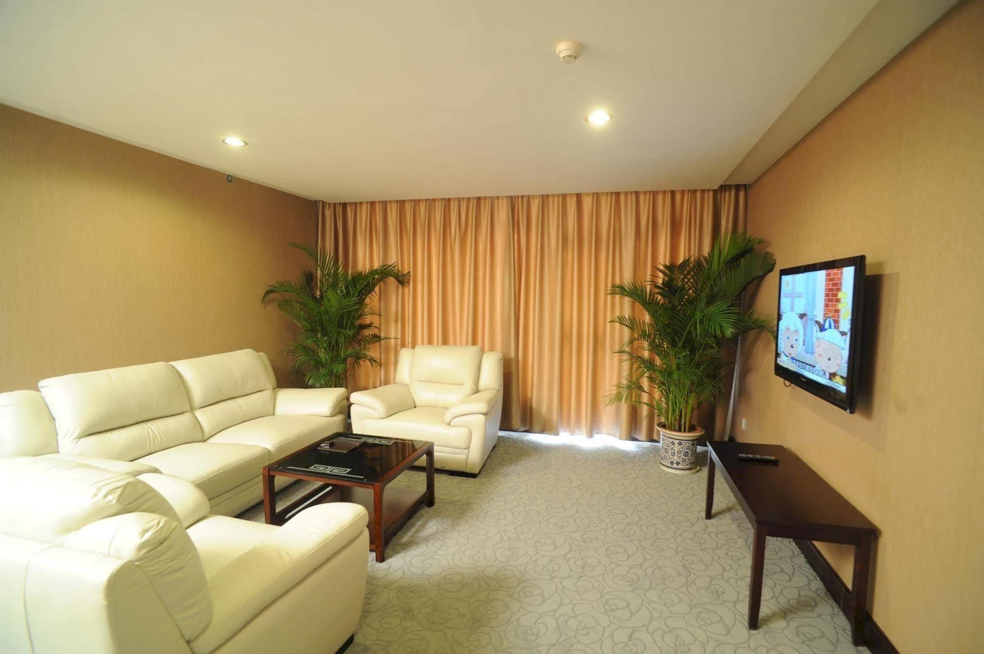 Golden Dragonball Hotel Guilin Bagian luar foto