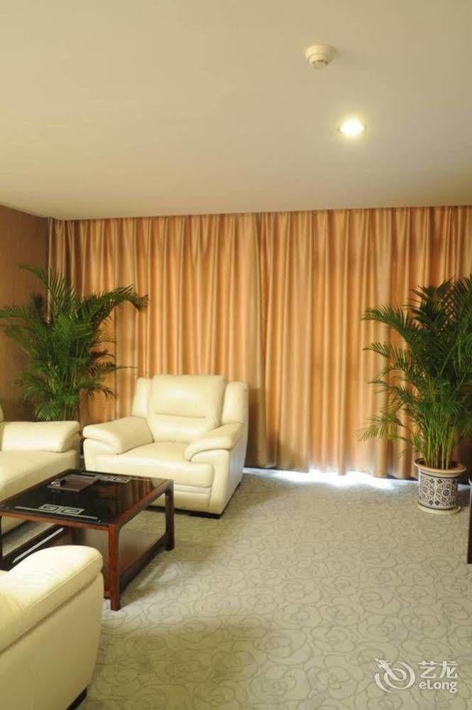 Golden Dragonball Hotel Guilin Bagian luar foto