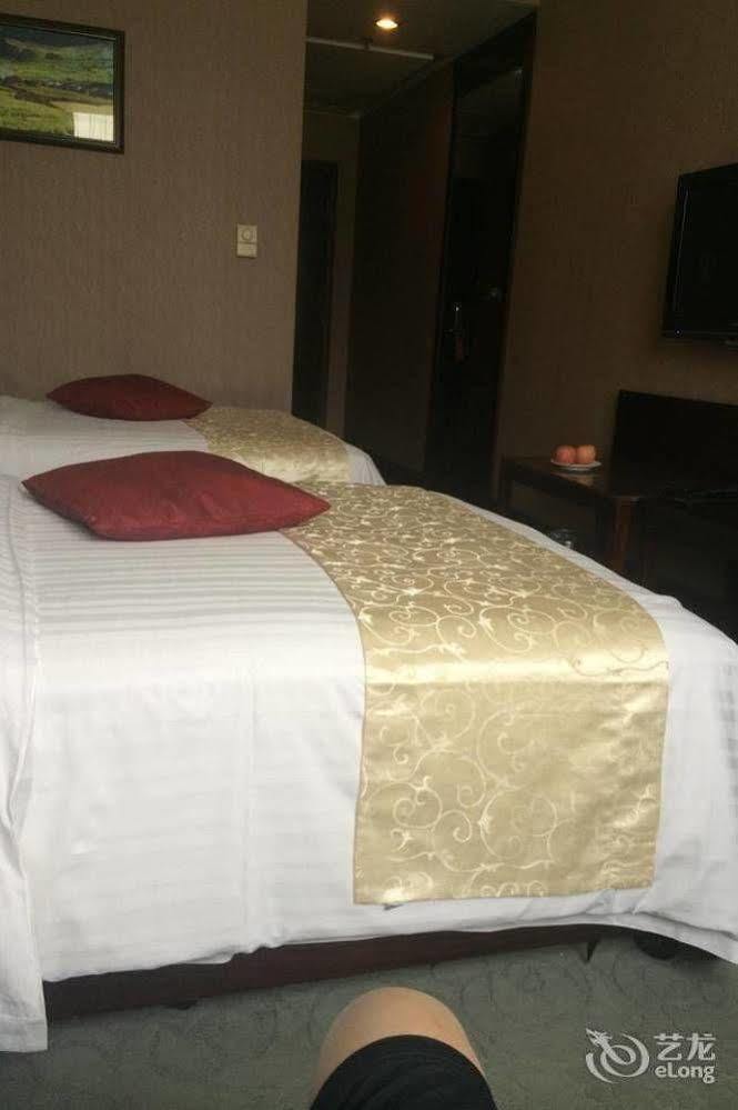 Golden Dragonball Hotel Guilin Bagian luar foto