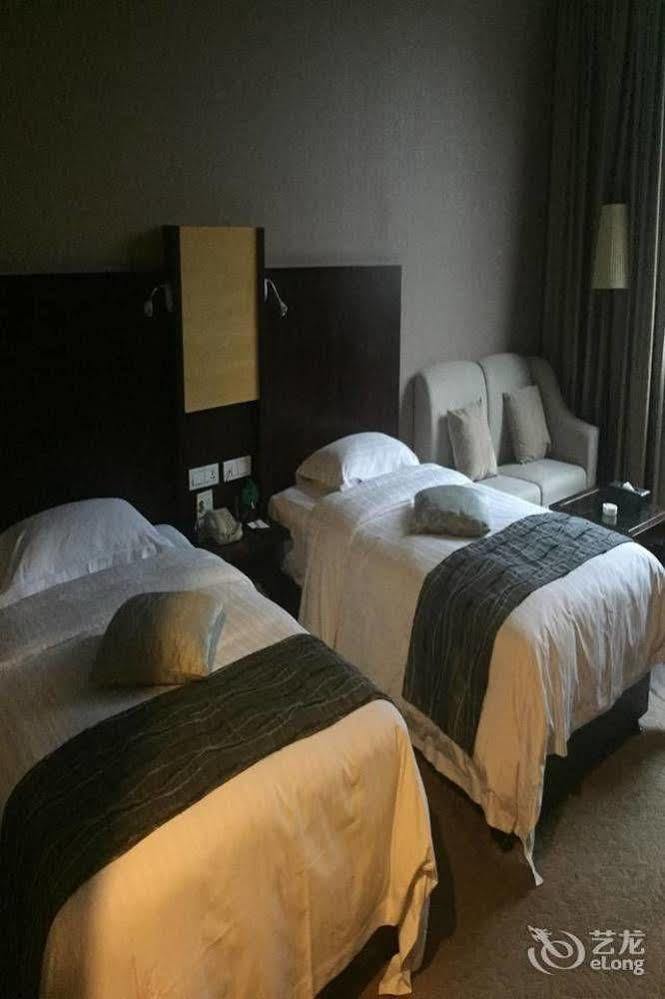 Golden Dragonball Hotel Guilin Bagian luar foto